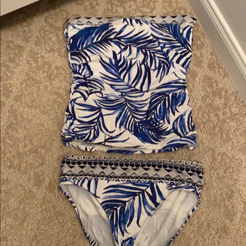 Women’s bathing suit